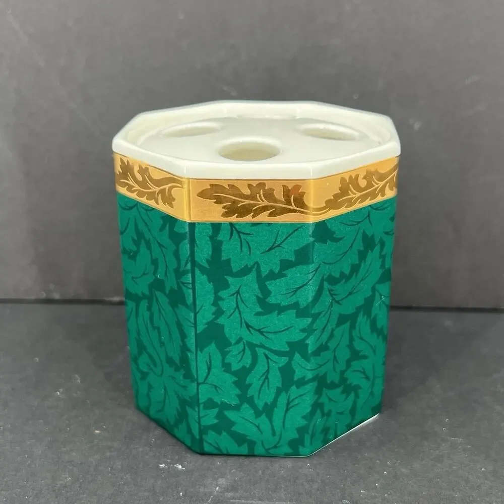 Wamsutta Baroque Damask gold band toothbrush holder